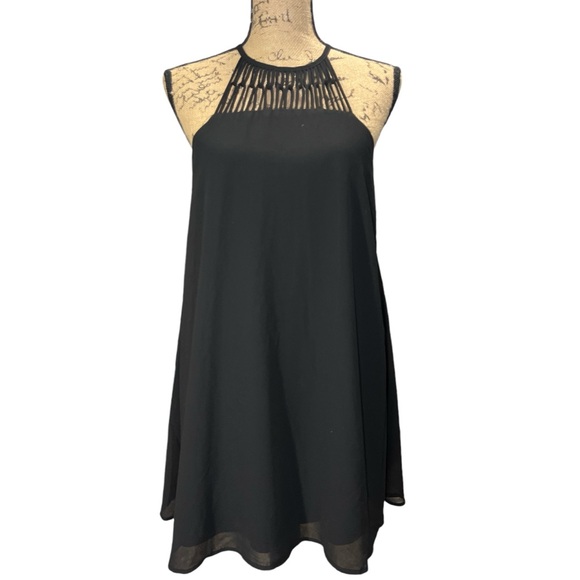 Lulus Dresses & Skirts - Lulus EC stunning black dress. Size small